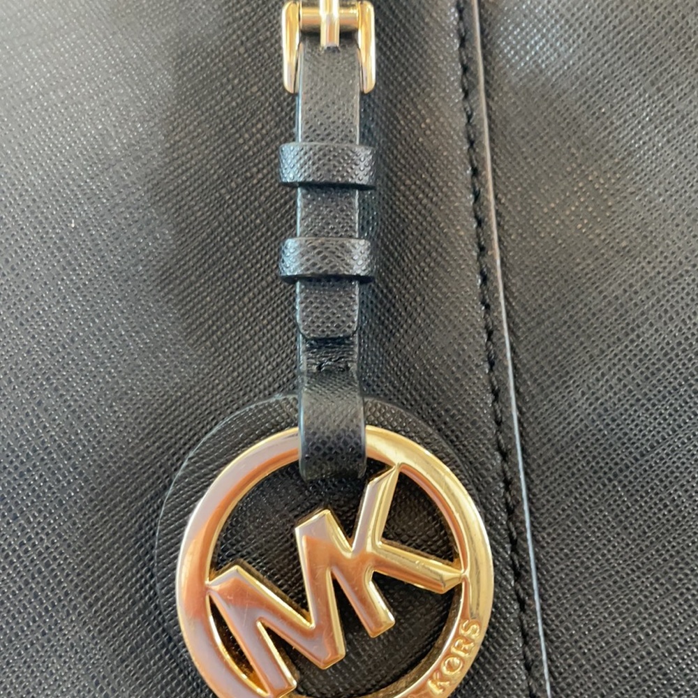 MICHAEL MICHAEL KORS
Large Saffiano Leather Bag - Picture 11 of 11